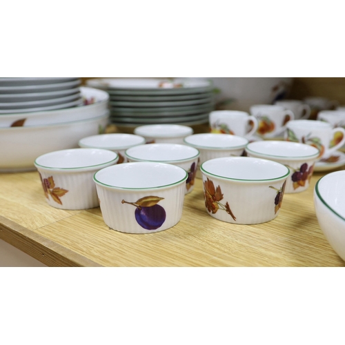 417 - A large quantity of Royal Worcester Evesham Vale serving dishes and dinnerwares