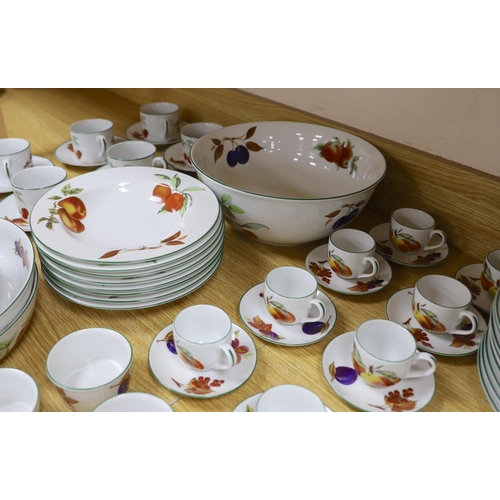 417 - A large quantity of Royal Worcester Evesham Vale serving dishes and dinnerwares