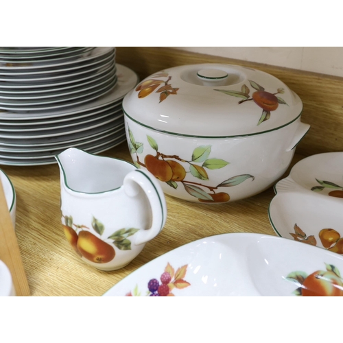 417 - A large quantity of Royal Worcester Evesham Vale serving dishes and dinnerwares