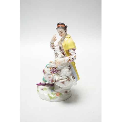 462 - A Meissen group of a girl with a lamb, 20th century, 12.5cm