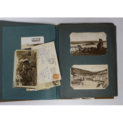 476 - A postcard album and various early 20th century postcards, of various views of UK towns, etc.