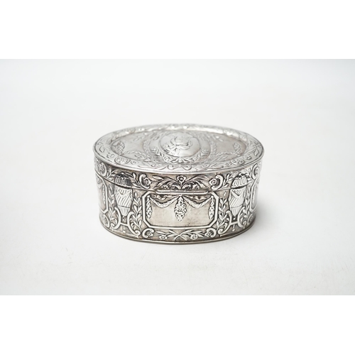 829 - An Edwardian Hanau silver oval box, with hinged cover and foliate and swag decoration, import marks ... 