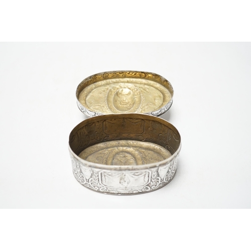 829 - An Edwardian Hanau silver oval box, with hinged cover and foliate and swag decoration, import marks ... 