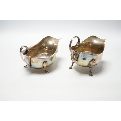 834 - An Edwardian silver sauceboat, Chester, 1903 and a later silver sauceboat, Birmingham, 1936, 6oz.... 