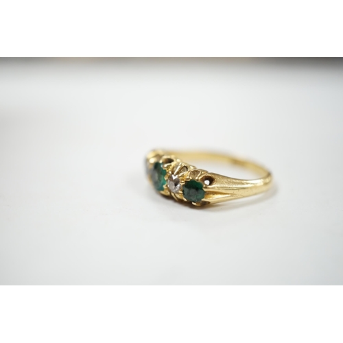 909 - An early 20th century 18ct, three stone green garnet and two stone diamond claw set half hoop ring, ... 