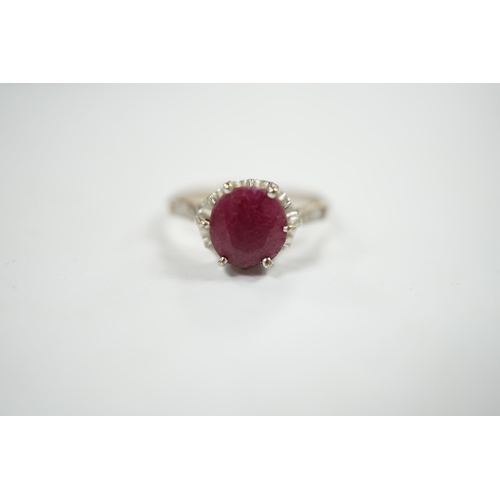 913 - A 750 white metal and solitaire ruby set ring, size M/N, gross weight 3.1 grams.