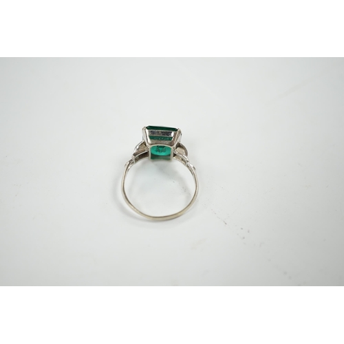 914 - A 14k and single stone green paste set ring, with diamond chip set shoulders, size P, gross weight 3... 