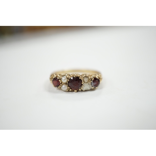 915 - A modern 9ct gold, three stone garnet and four stone split pearl set half hoop ring (two pearls miss... 