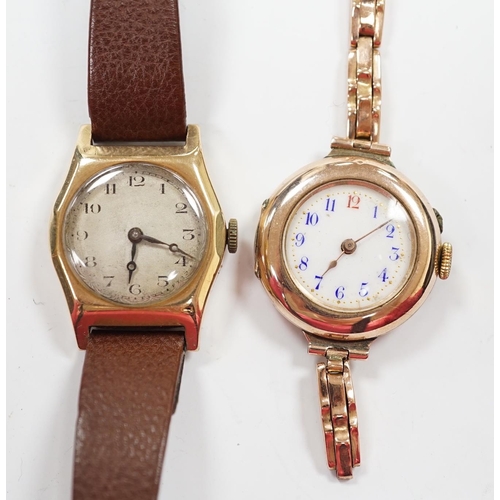 939 - A lady's early 20th century 9k manual wind wrist watch, on an expanding 9ct bracelet(a.f.), together... 