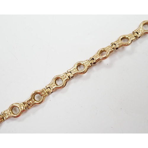 941 - A modern Italian 9ct gold bracelet, 18.3cm, 5.8 grams.