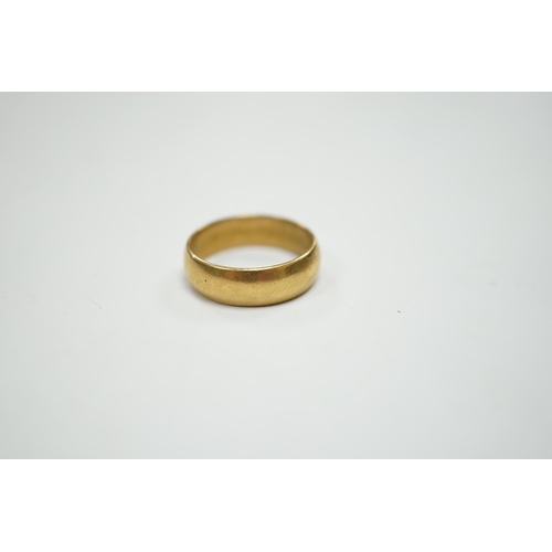 943 - A 1960's 22ct gold wedding band, size M, 6 grams.