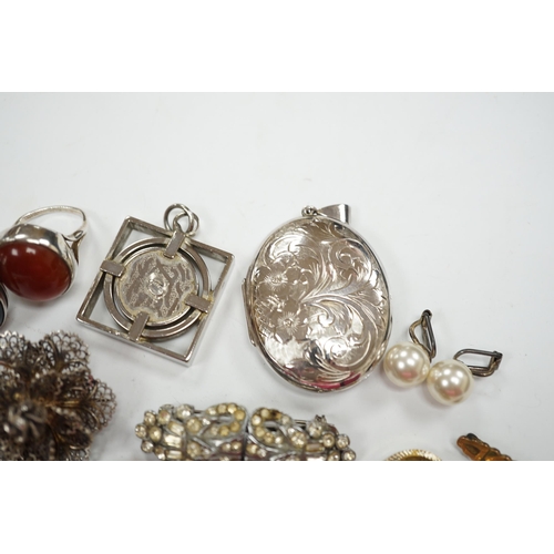 946 - A silver and cabochon set dress ring, mixed costume jewellery and a lady's wrist watch.