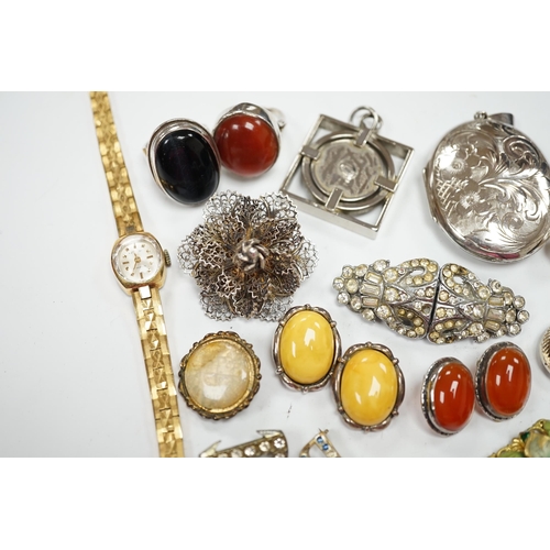 946 - A silver and cabochon set dress ring, mixed costume jewellery and a lady's wrist watch.