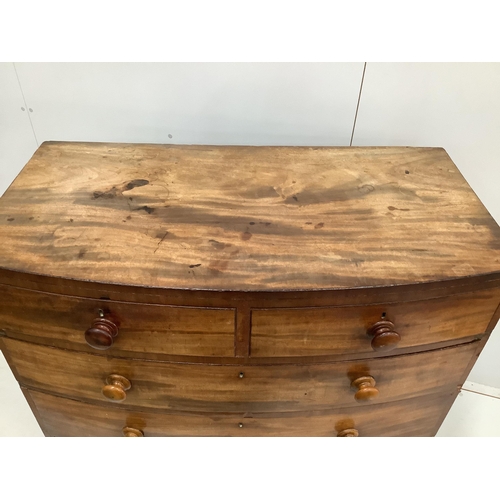 125 - A Regency mahogany bow fronted chest of drawers, width 107cm, depth 55cm, height 106cm