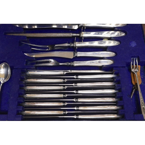 315 - An oak cased canteen of plated cutlery, twelve place settings, 45 x 35 x 23.5cm