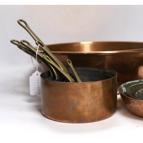 322 - A set of 6 graduated saucepans and a similar and a 2 handled preserve pan, 45cm