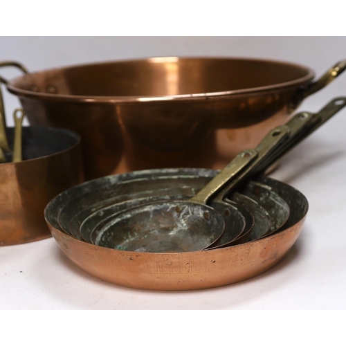 322 - A set of 6 graduated saucepans and a similar and a 2 handled preserve pan, 45cm