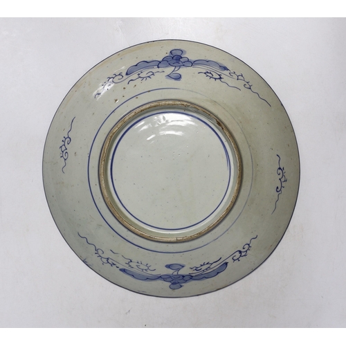 375 - A 19th century Japanese fish plate, 31cm