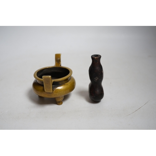 413 - A Chinese bronze censer and a hardstone snuff bottle, 7.5cm