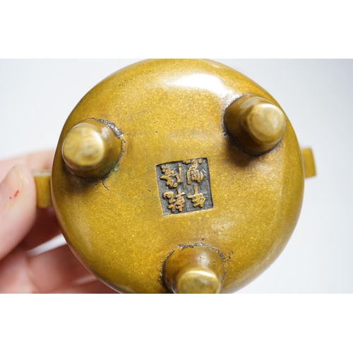 413 - A Chinese bronze censer and a hardstone snuff bottle, 7.5cm