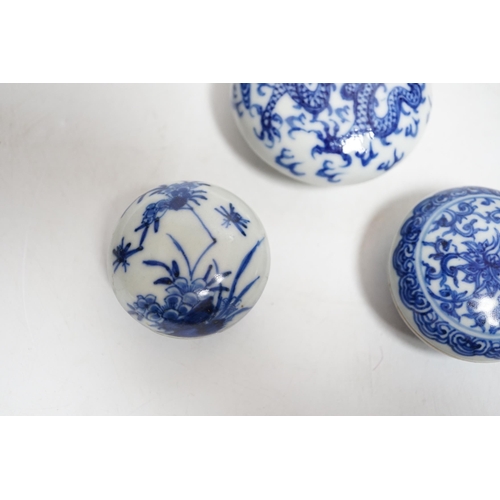 425 - Three Chinese blue and white seal paste boxes and covers, Qing dynasty, largest 7cm in diameter... 