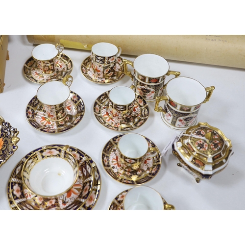 449 - A collection of Royal Crown Derby Imari porcelain, largest 27cm in diameter