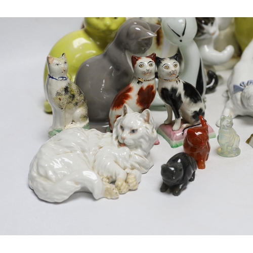 459 - An assortment of various cat ornaments including a Bing and Grundahl example and one Wien example, l... 