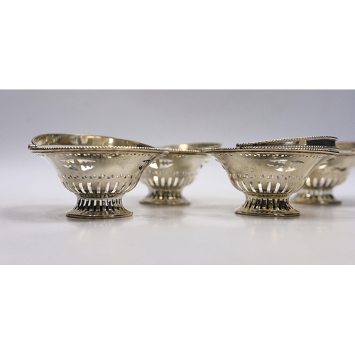 832 - A set of four Edwardian pierced silver circular bonbon baskets, William Neale, Birmingham, 1908, 10c... 