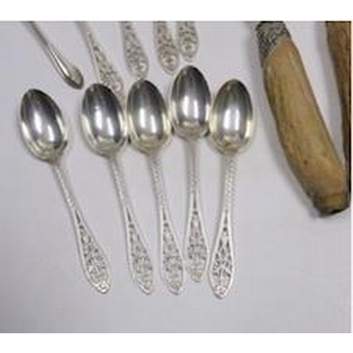 833 - A set of twelve George V silver coffee spoons, with pierced handles, Josiah Williams & Co, London, 1... 