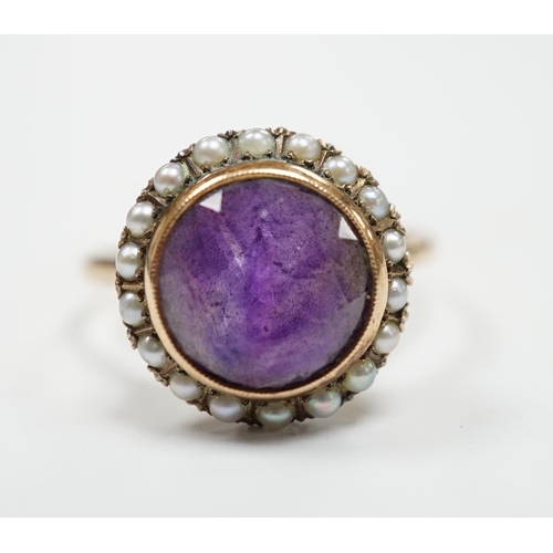 979 - A mid 20th century 14k yellow metal, amethyst and seed pearl set circular cluster ring, size U/V, gr... 