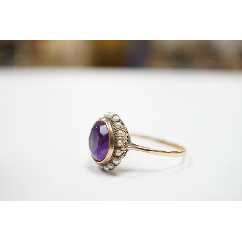 979 - A mid 20th century 14k yellow metal, amethyst and seed pearl set circular cluster ring, size U/V, gr... 