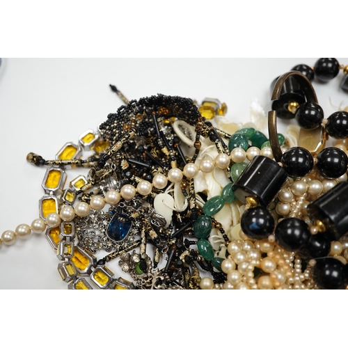 981 - Assorted costume jewellery including a Christian Dior white and green paste necklace.