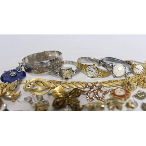 972 - A mixed group of wrist watches including Rotary and 9ct gold Accurist and jewellery including 925 an... 