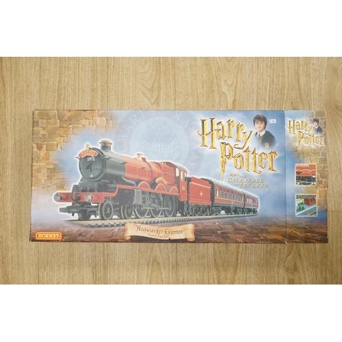 1257 - A Hornby 00 gauge Hogwarts Express Electric Train Set (R1033) from Harry Potter and the Chamber of S... 