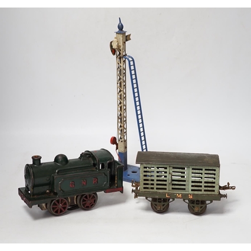 1266 - A collection of O gauge clockwork tinplate model railway, including a cast iron clockwork, GNR, 0-4-... 