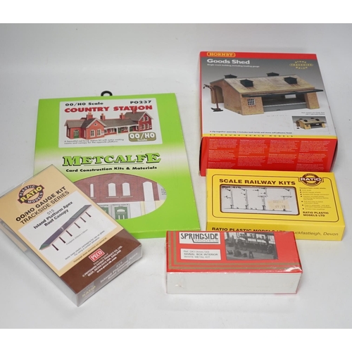 1278 - A collection of boxed and unconstructed 00 and HO Gauge model railway kits and trackside accessories... 