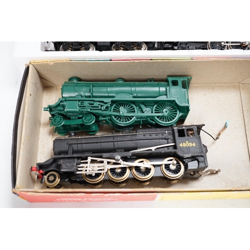 1285 - A quantity of 00 and HO gauge model, railway, including; a boxed Jouef SNCF 282, tender locomotive... 