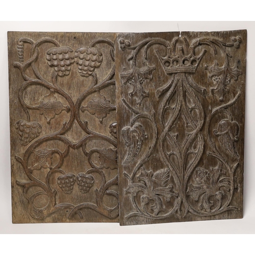 1389 - Two Gothic carved oak panels, 16th century or later, 42x29cm