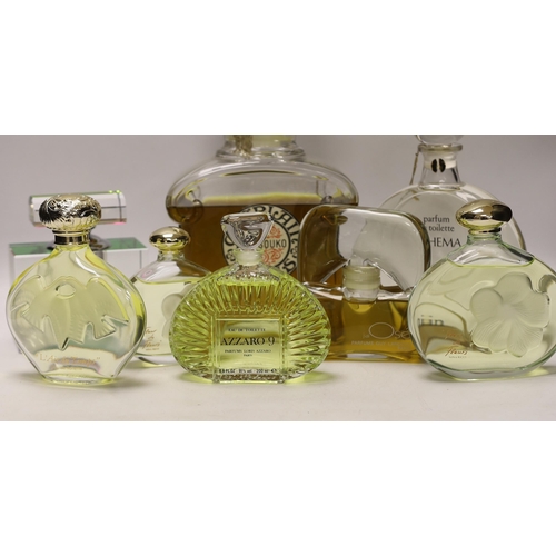 1426 - A collection of seventeen glass bottled perfumes; Guerlain Paris, Guy Laroche, Loris Azzaro, Van Cle... 