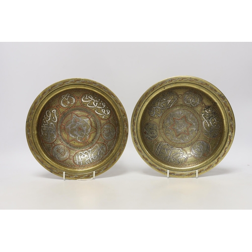 1442 - A pair and another inlaid brass dishes, Cairo ware, largest 19cm