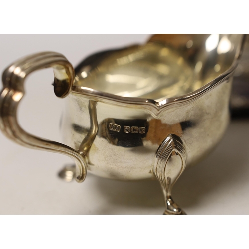 1850 - A pair of George V silver sauce boats, Atkin Brothers, Sheffield, 1927, 15.1oz, together with a mode... 