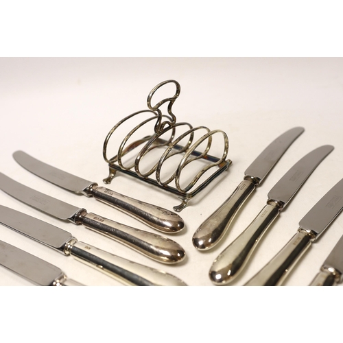 1879 - A set of six modern silver handled table knives and dessert knives, United Cutlers, Sheffield, 1997/... 