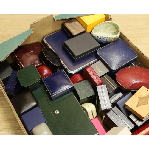 1928 - A quantity of assorted jewellery boxes.