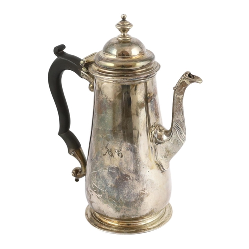 355 - A George III silver coffee pot and hinged cover with turned finial, maker R?, of tapering form, mark... 