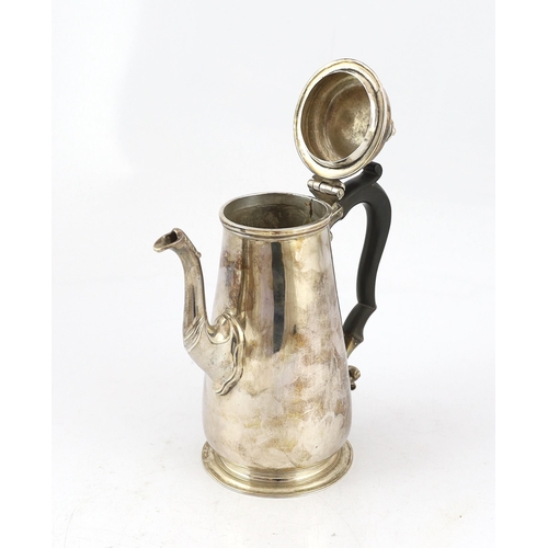 355 - A George III silver coffee pot and hinged cover with turned finial, maker R?, of tapering form, mark... 