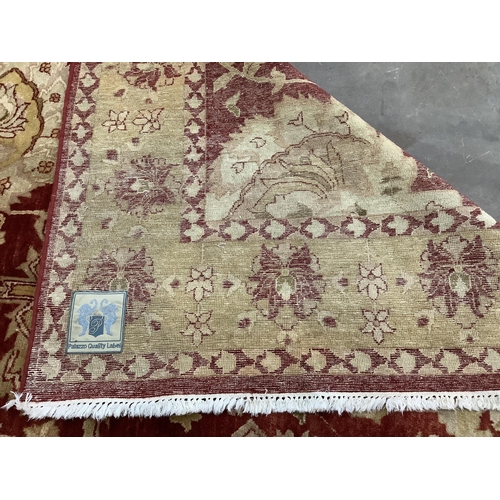 1083 - An Oushak carpet, 320 x 240cm