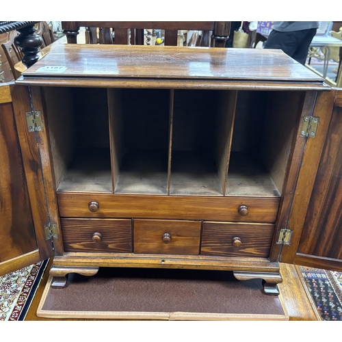 1187 - A Goncalo Alves linenfold panelled table cabinet, c.1900, width 45cm, depth 25cm, height 41cm