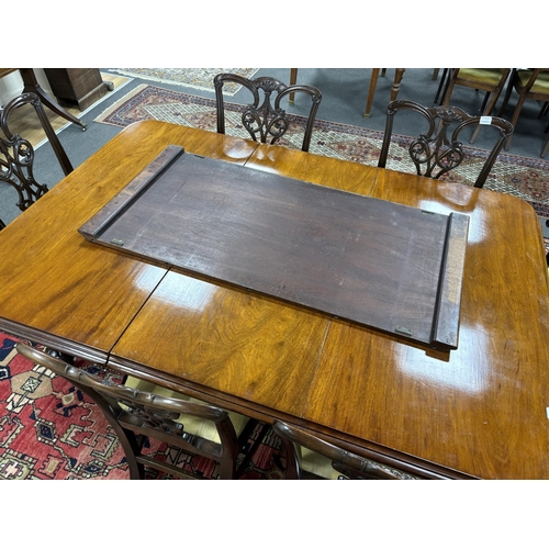 1188 - An early Victorian mahogany dining table, 244cm extended, two spare leaves, width 122cm, height 72cm... 