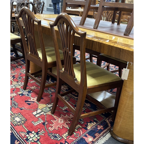 1198 - A set of six George III mahogany dining chairs