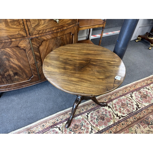 1207 - A George III circular mahogany birdcage action tilt top tea table, diameter 70cm, height 70cm